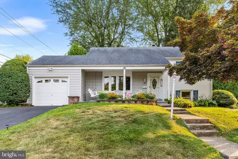 4740 Park Ln, Aston, PA 19014