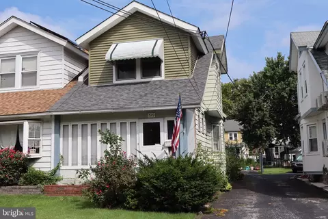 529 10th Ave, Prospect Park, PA 19076