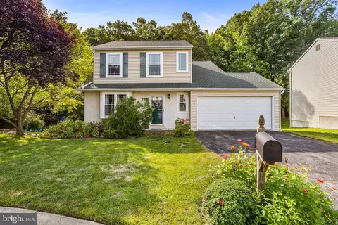 8 Walle St, Norwood, PA 19074