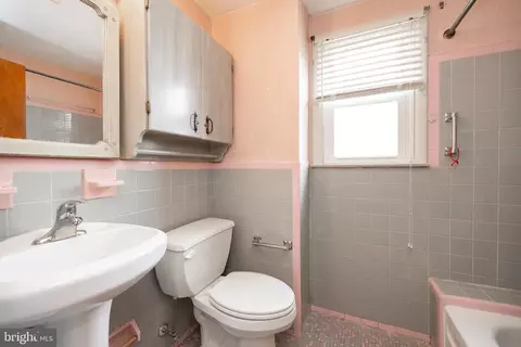 Bath - 1310 Price St, Marcus Hook, PA 19061 photo 1 of 1