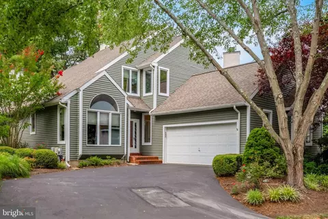 34 Horseshoe Ln, Newtown Square, PA 19073