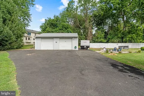Exterior - 1828 Peach St, Boothwyn, PA 19061 photo 4 of 7