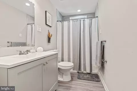 Bath - 1828 Peach St, Boothwyn, PA 19061 photo 4 of 5