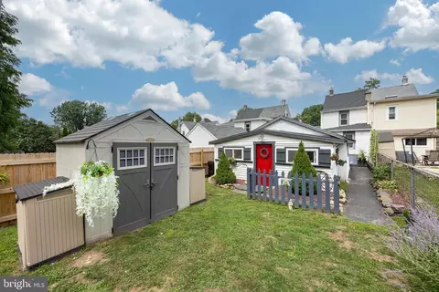 Exterior - 222 Highland Ave, Wayne, PA 19087 photo 1 of 8