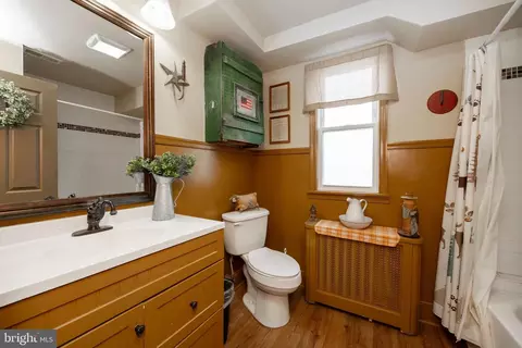 Bath - 222 Highland Ave, Wayne, PA 19087 photo 1 of 1