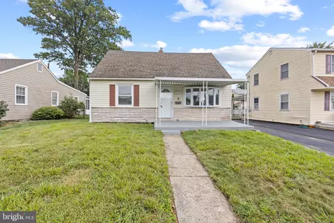 5 Love Ln, Norwood, PA 19074