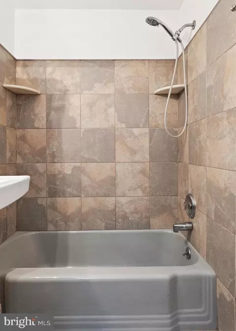 Bath - 412 N Wayne Ave #B1, Wayne, PA 19087 photo 2 of 2