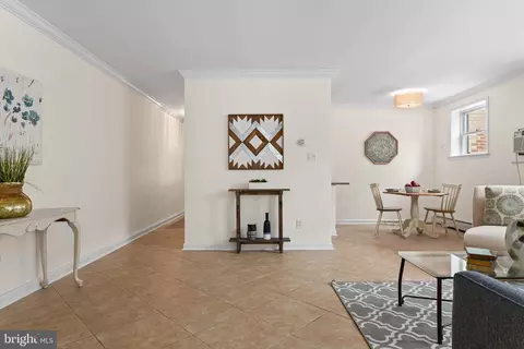 Entry Way - 412 N Wayne Ave #B1, Wayne, PA 19087 photo 2 of 2