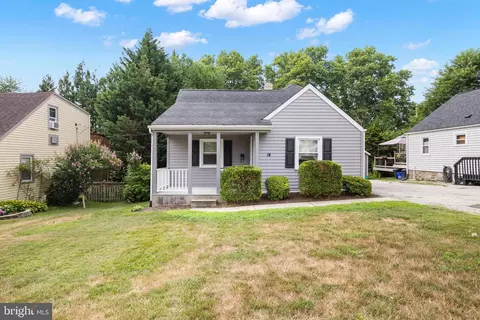 14 Bunting Ln, Aston, PA 19014