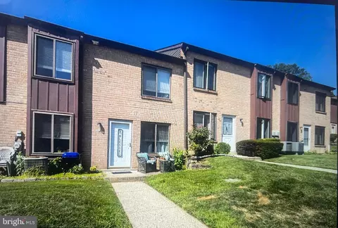 5200 Hilltop Dr #F12, Brookhaven, PA 19015