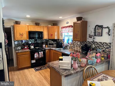 3540 W 10th St, Marcus Hook, PA 19061 photo 4