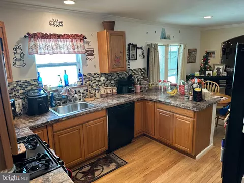 3540 W 10th St, Marcus Hook, PA 19061 photo 5
