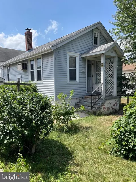 1572 Huddell Ave, Marcus Hook, PA 19061