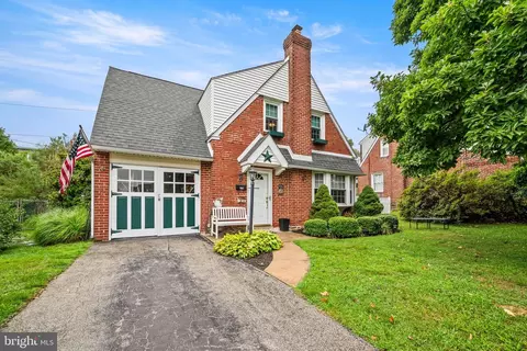 220 Westwood Park Dr, Havertown, PA 19083