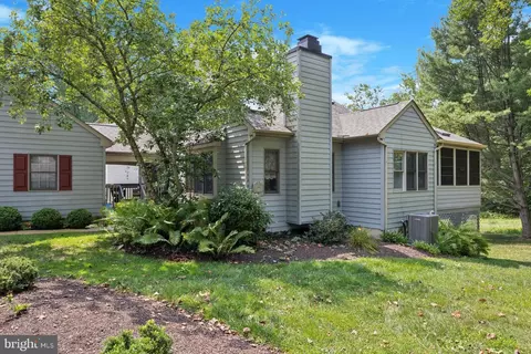 236 Martins Ln #16, Media, PA 19063