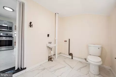 Entry Way - 17 Marshall Ave, Marcus Hook, PA 19061 photo 5 of 7