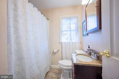 Bath - 120 Edward St, Marcus Hook, PA 19061 photo 1 of 1