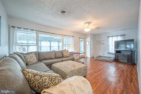Living - 120 Edward St, Marcus Hook, PA 19061 photo 3 of 3