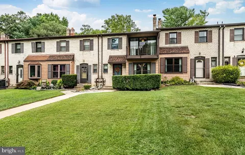 17 Bishop Dr, Aston, PA 19014