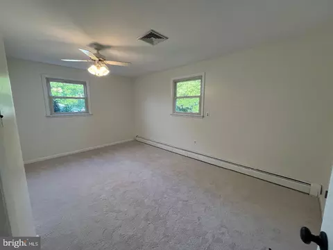 Bedroom - 2867 Larkin Rd, Ogden, PA 19061 photo 2 of 4