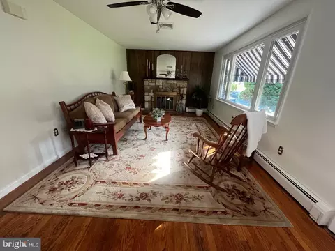 Living - 2867 Larkin Rd, Ogden, PA 19061 photo 3 of 3