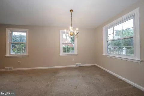Living - 427 Wayne Ave, Springfield, PA 19064 photo 6 of 10