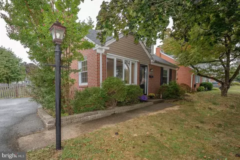 Exterior - 427 Wayne Ave, Springfield, PA 19064 photo 3 of 8