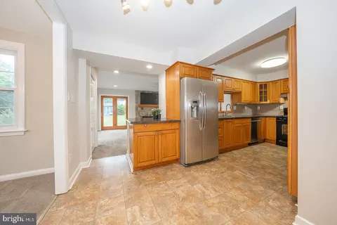 Entry Way - 427 Wayne Ave, Springfield, PA 19064 photo 1 of 7