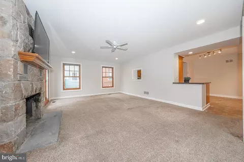 Living - 427 Wayne Ave, Springfield, PA 19064 photo 9 of 10