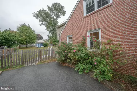 Exterior - 427 Wayne Ave, Springfield, PA 19064 photo 4 of 8