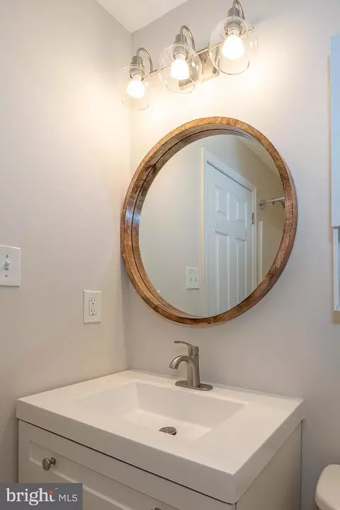 Bath - 427 Wayne Ave, Springfield, PA 19064 photo 3 of 5