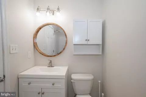 Bath - 427 Wayne Ave, Springfield, PA 19064 photo 4 of 5