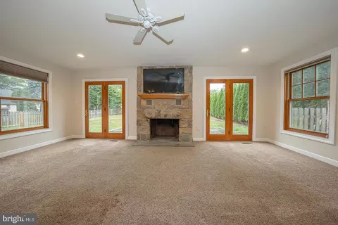 Living - 427 Wayne Ave, Springfield, PA 19064 photo 8 of 10