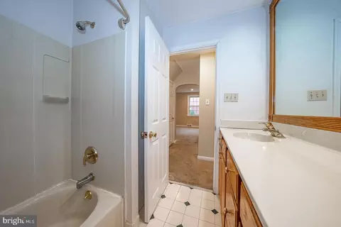 Bath - 427 Wayne Ave, Springfield, PA 19064 photo 2 of 5