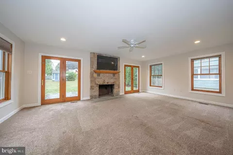 Living - 427 Wayne Ave, Springfield, PA 19064 photo 7 of 10