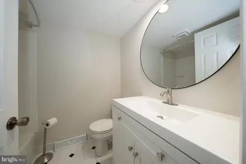 Bath - 427 Wayne Ave, Springfield, PA 19064 photo 5 of 5