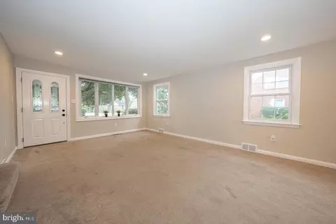 Living - 427 Wayne Ave, Springfield, PA 19064 photo 2 of 10