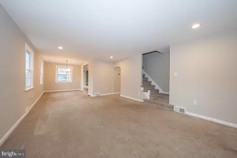 Living - 427 Wayne Ave, Springfield, PA 19064 photo 4 of 10