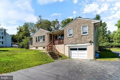 221 Crozerville Rd, Aston, PA 19014