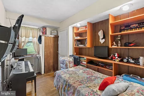 Bedroom - 7527 Parkview Rd, Upper Darby, PA 19082 photo 5 of 6