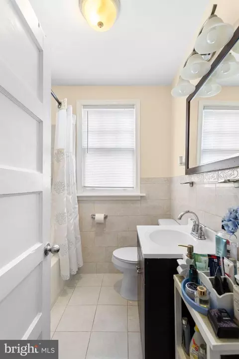 Bath - 7527 Parkview Rd, Upper Darby, PA 19082 photo 1 of 2