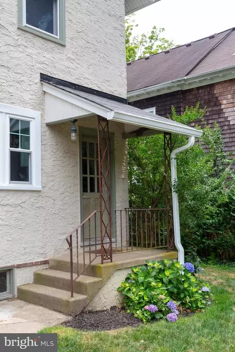 Exterior - 138 Chamounix Rd, Wayne, PA 19087 photo 9 of 11