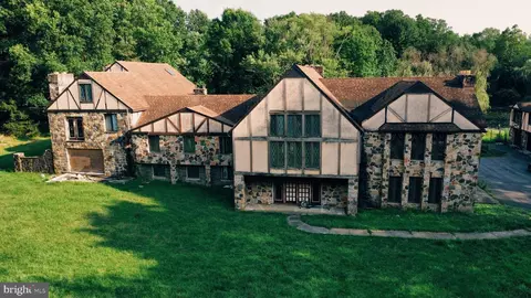 9 Ivy Ln, Glen Mills, PA 19342