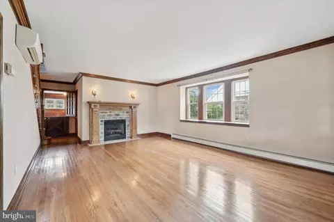 Living - 7108 Wayne Ave, Upper Darby, PA 19082 photo 1 of 4