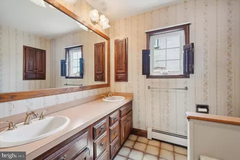 Bath - 7108 Wayne Ave, Upper Darby, PA 19082 photo 1 of 2