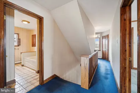 Entry Way - 7108 Wayne Ave, Upper Darby, PA 19082 photo 3 of 5