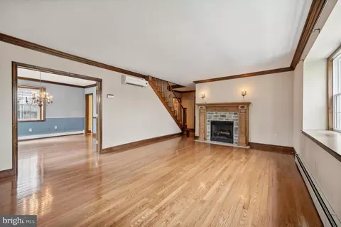 Living - 7108 Wayne Ave, Upper Darby, PA 19082 photo 2 of 4