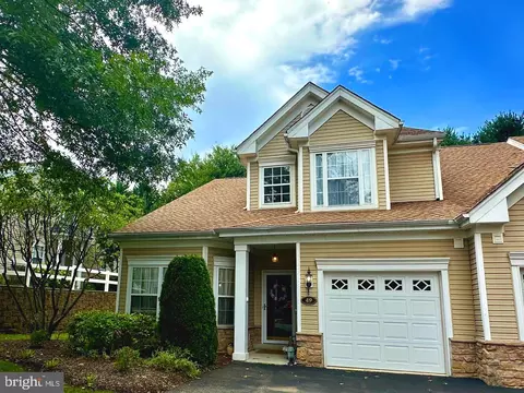 49 Dresner Cir, Ogden, PA 19061