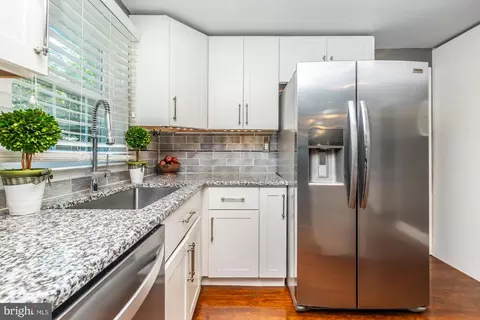 Kitchen - 516 Arbordale Rd, Wayne, PA 19087 photo 3 of 4