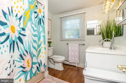 Bath - 516 Arbordale Rd, Wayne, PA 19087 photo 4 of 5